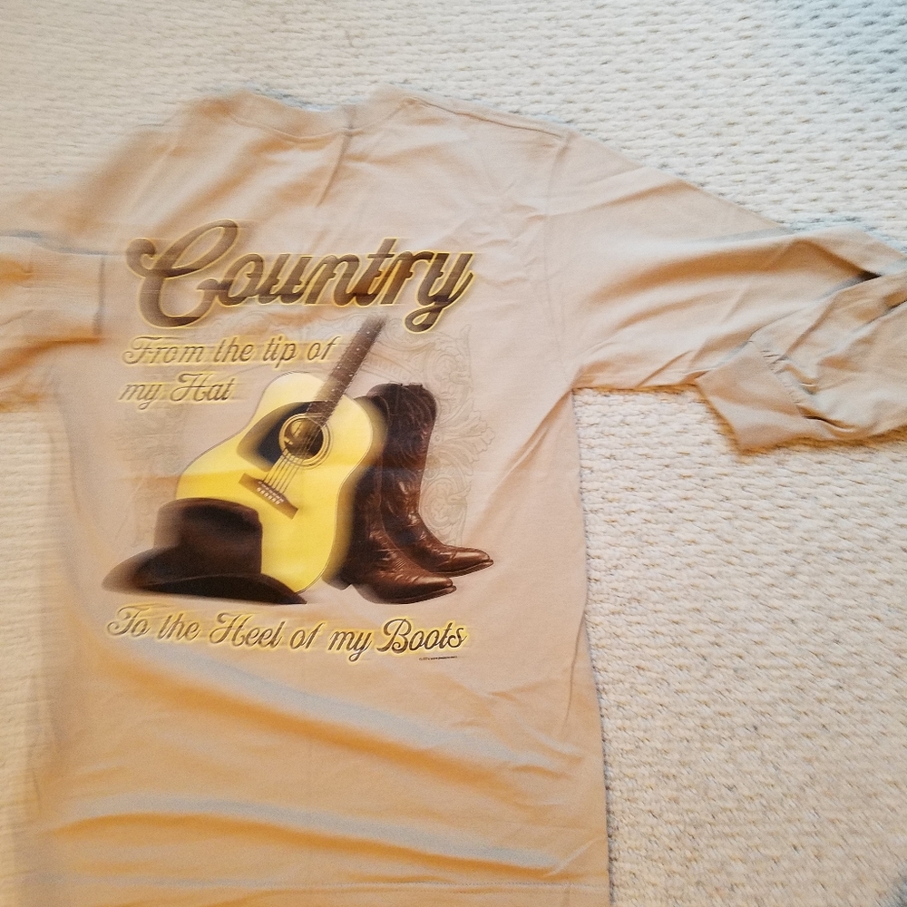 Long sleeve t-shirt with a country theme.